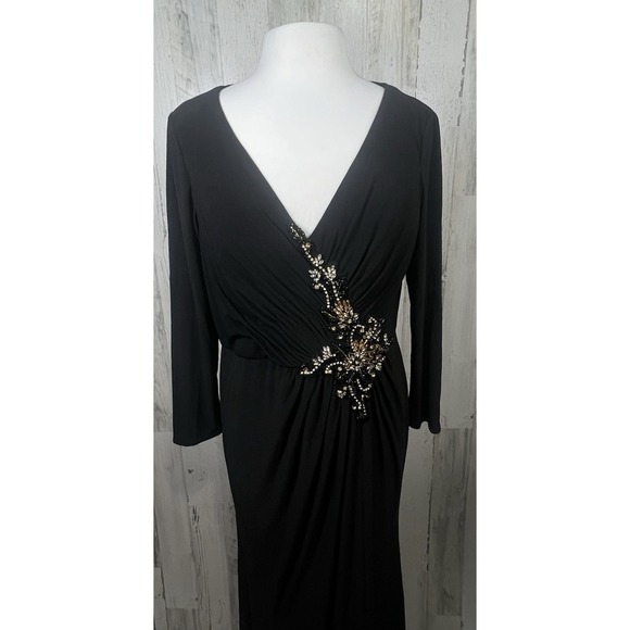 Mac Duggal Black Faux Wrap Long Sleeve Evening Gown with Appliqué Detail Size 12 - Picture 10 of 11